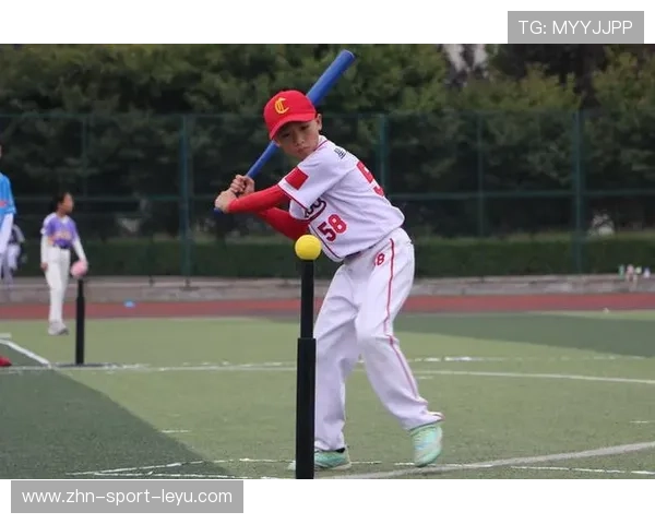 垒球快速投球制造挥空，让对手无从下手！