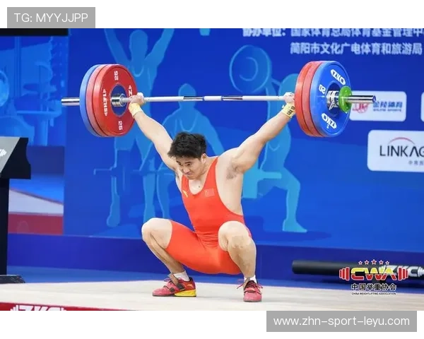 举重新秀突破青年纪录，举重冠军12秒